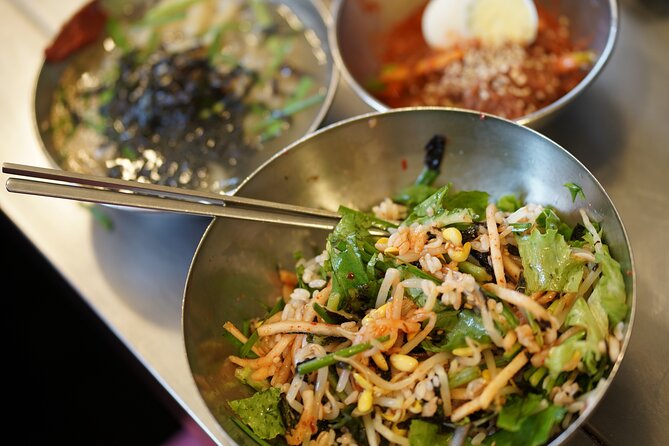 Street Food Fiesta in Namdaemun Market - Sungnyemun gate stop: food tour energy, landmark payoff