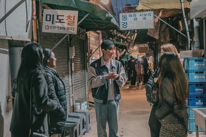 Street photoshoot and Seoul Hidden gem History Walking Tour - A 5:30 pm route designed for golden hour in Jongno