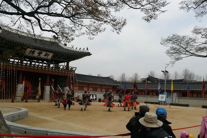 Suwon Hwaseong Fortress and Korean Folk Village Day Tour from Seoul - Key points at a glance