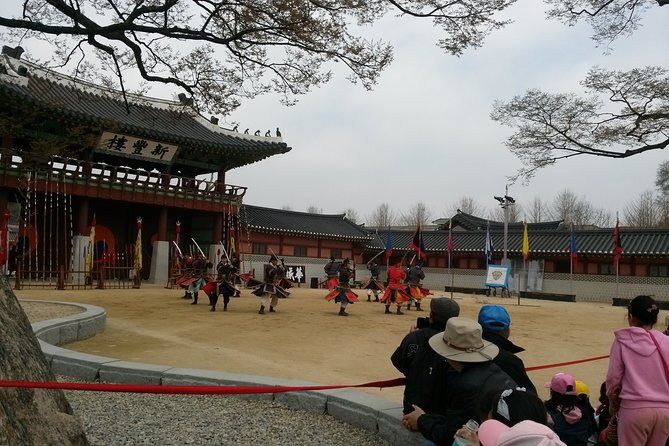 Suwon Hwaseong Fortress and Korean Folk Village Day Tour from Seoul - The ginseng center stop: useful sampling, but expect a sales pitch