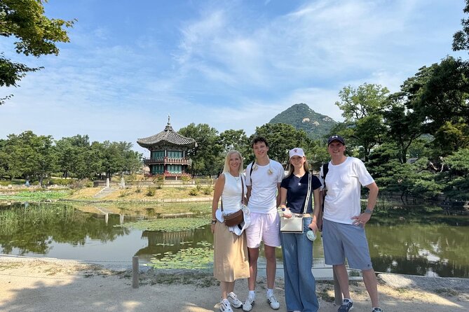 Time Travel in Seoul: Gyeongbokgung Palace, Folk Museum & Bukchon - The small-group format: why this feels easier than DIY
