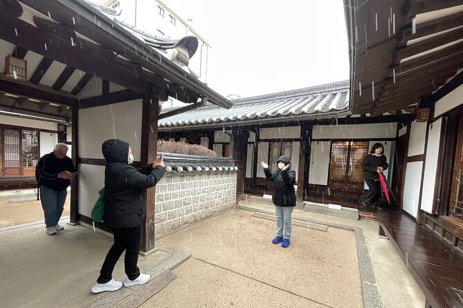 Tour Seoul’s oldest district with a storyteller from Bukchon - Bukchon Traditional Culture Center: hanoks through the Yangban lens