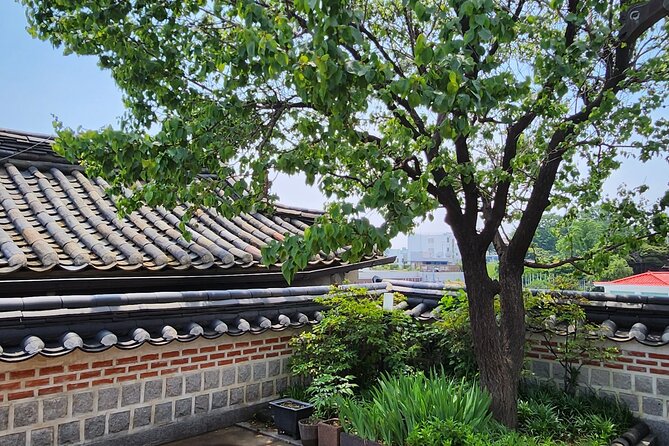 Traditional Gourmet - The Hanok Lunch That Feels Like the Real Point