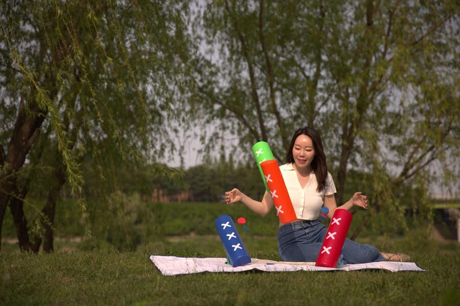 Unique Native Experience : Han River Picnic, Board game, BBQ - Kimbab picnic plus the classic board game Yutnori