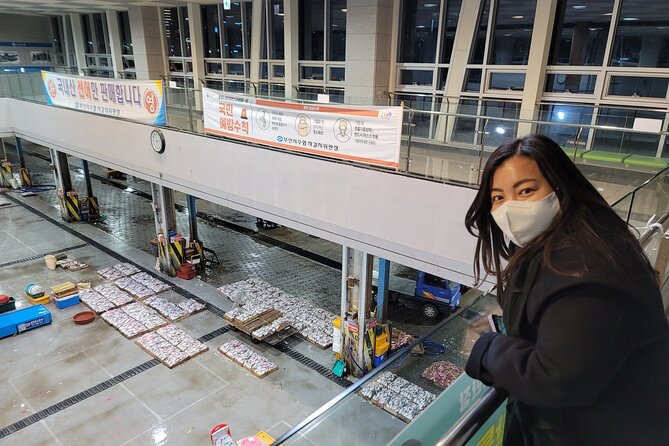 Visit Busan night market and enjoy the night view of Busan harbor - The seafood auction at 10 pm: how it works and why it’s fascinating
