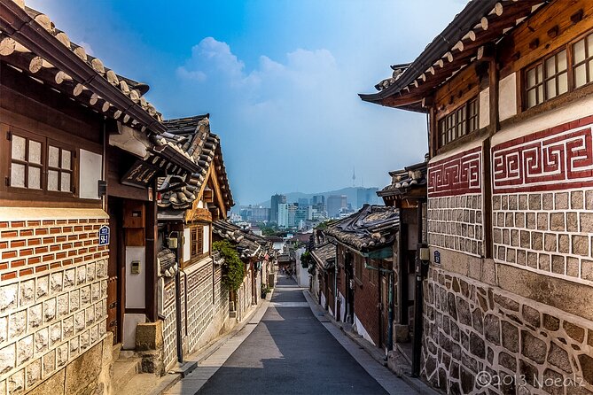 Walking Tour with Gyeongbokgung Palace, Bukchon, Insadong - Bukchon Hanok Village: traditional streets, keep your eyes up